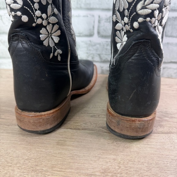 Macie Bean Black Embroidered Western Boots - Picture 6 of 8